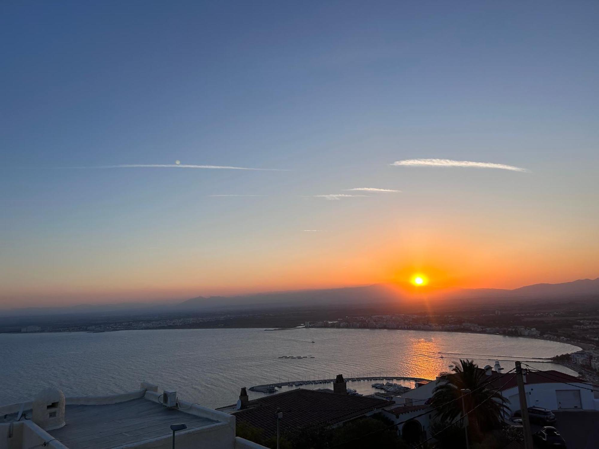 Las Mejores Puestas De Sol Roses Kültér fotó